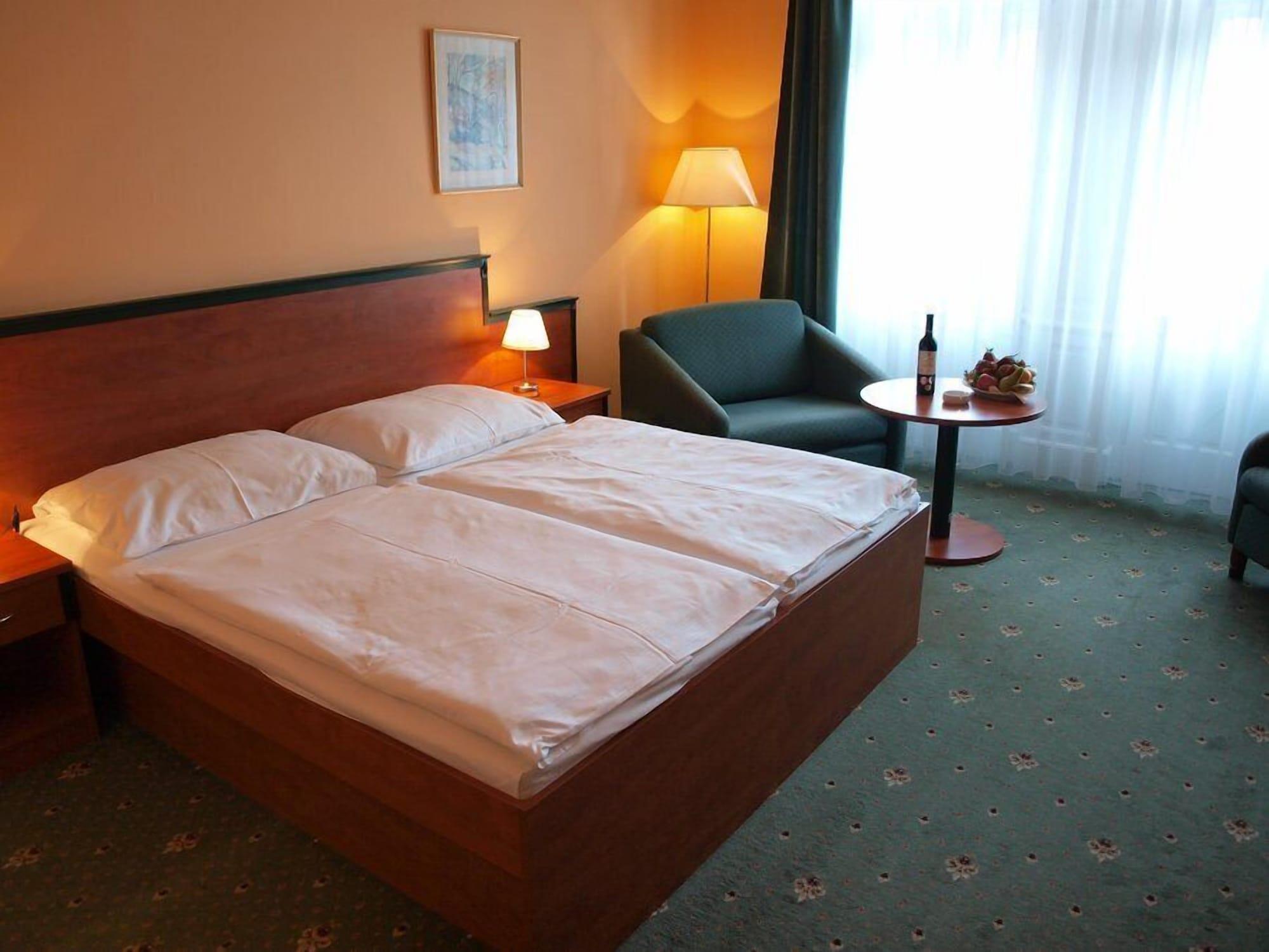 Ea Hotel Jessenius Karlovy Vary Exterior foto